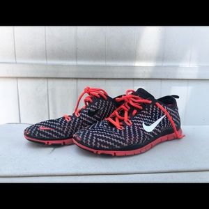 Black white and pink nike free runs